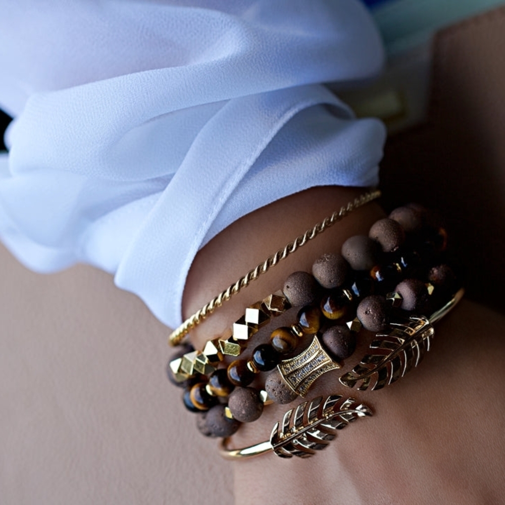 Naomi Nix Beaded Bracelet Stack 🌿 Gold & Neutrals | Modern Minimalist Style